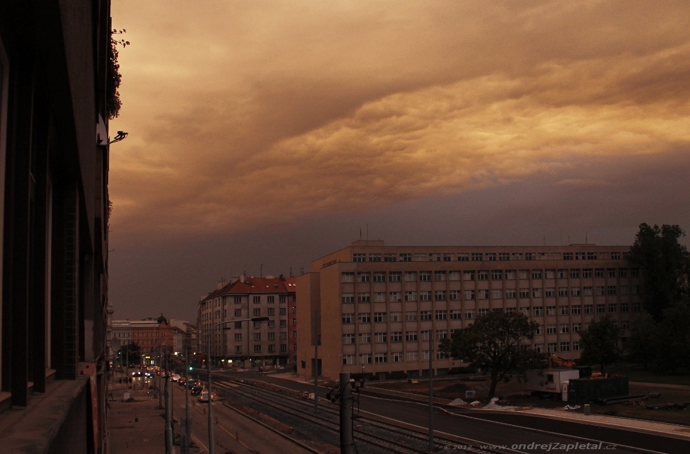 Fotografie Zlaté nebe, na fotce: mraky, cesta, autor: Ondřej Zapletal