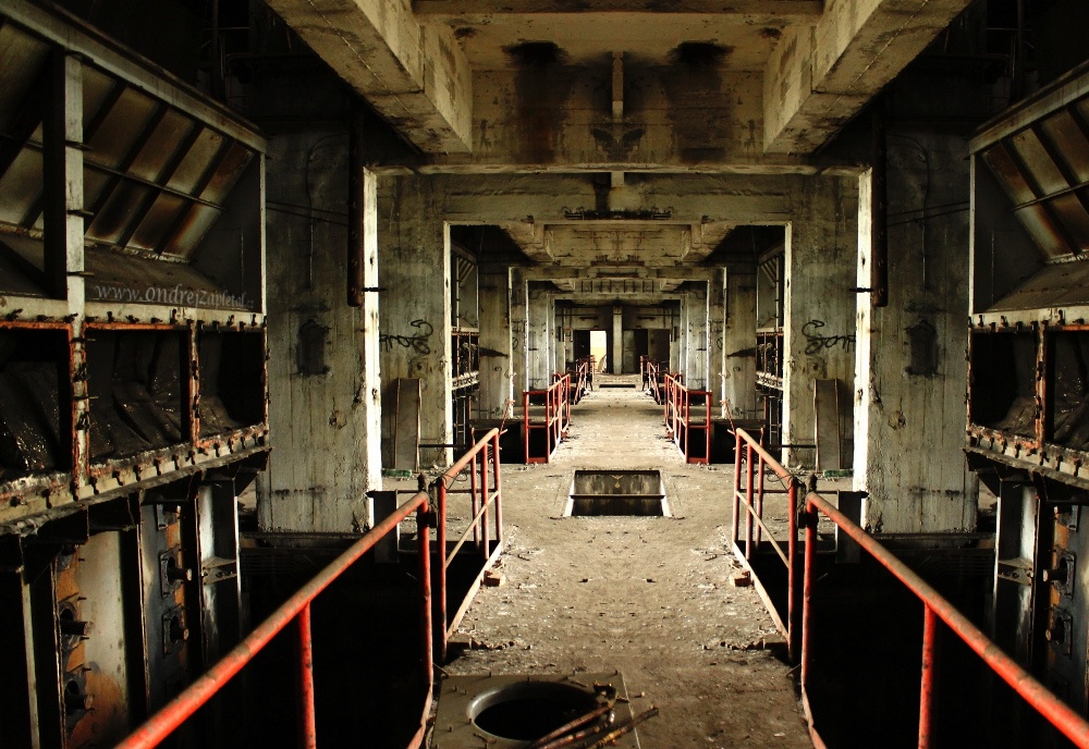 Fotografie K reaktoru, na fotce: industrial, elektřina, cesta, železo, beton, autor: Ondřej Zapletal
