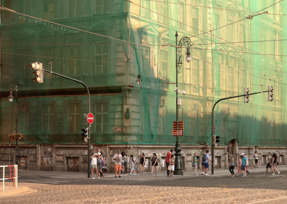 Fotografie Aktivita na rohu, na fotce: ulice, praha, elektřina, lidé, léto, autor: Ondřej Zapletal