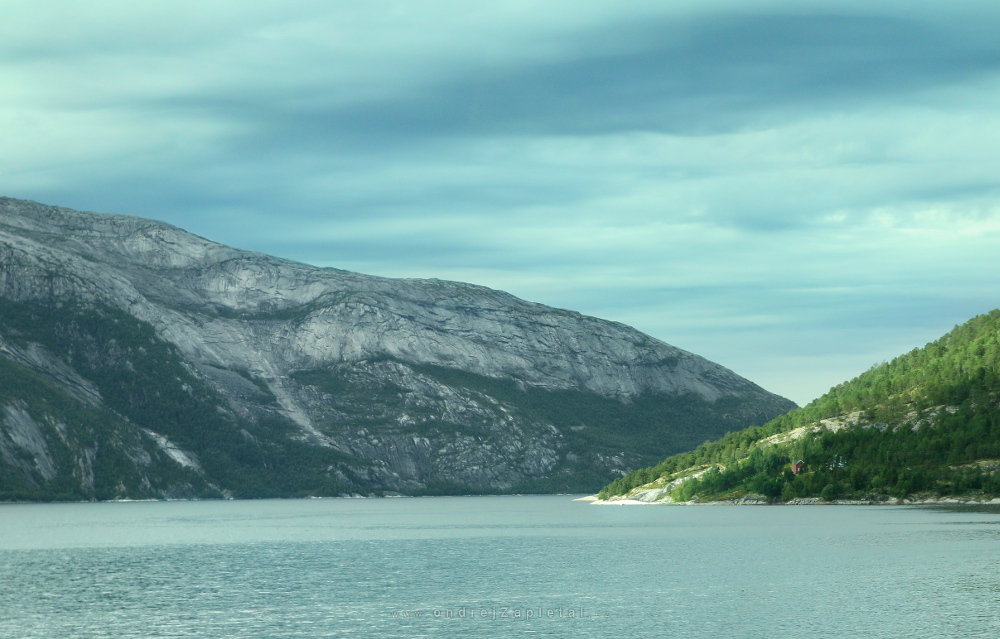 Fotografie Chata u jezera, na fotce: voda, hory, příroda, autor: Ondřej Zapletal