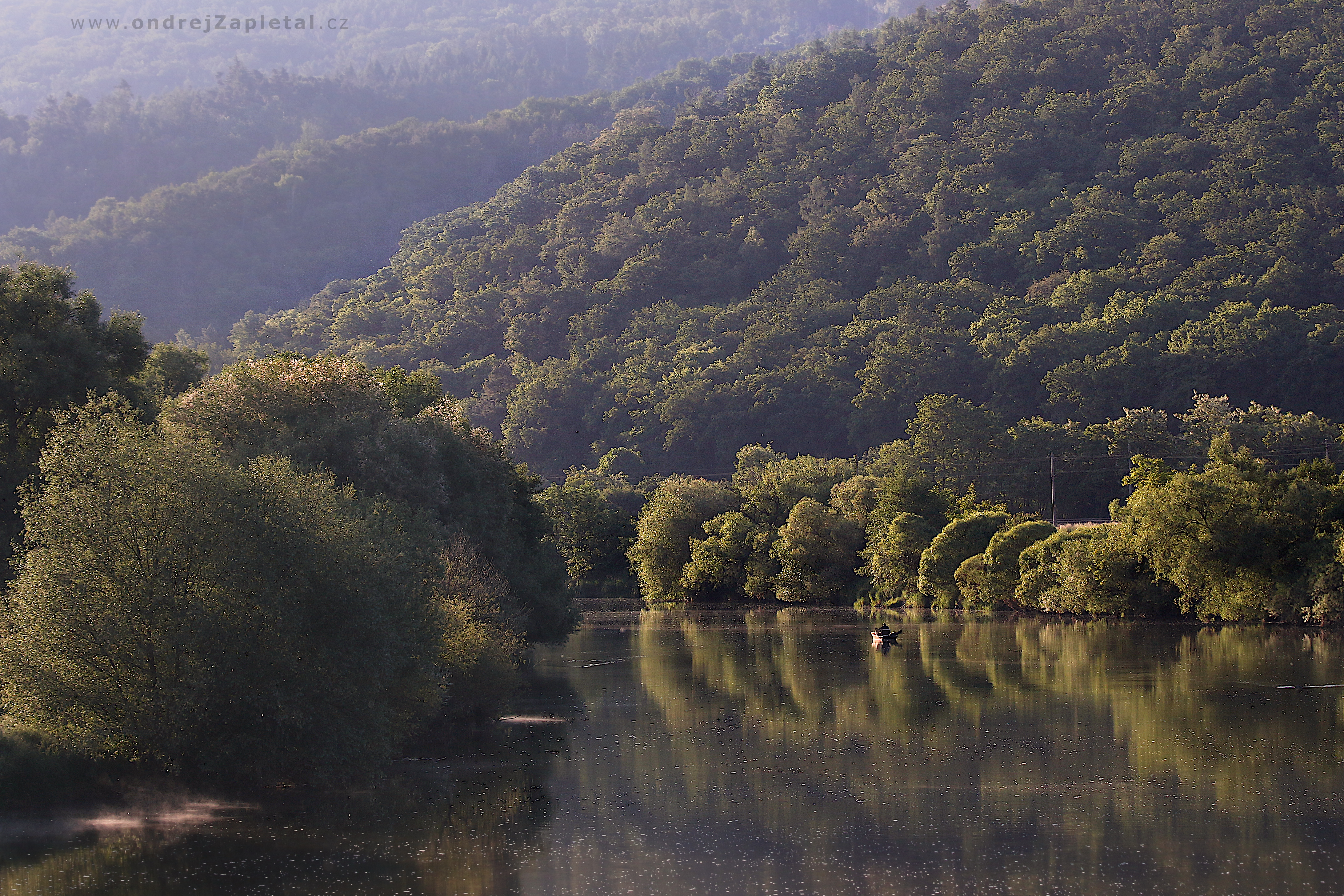 Fotografie Morning fishing, na fotce: river, boat, nature, autor: Ondřej Zapletal
