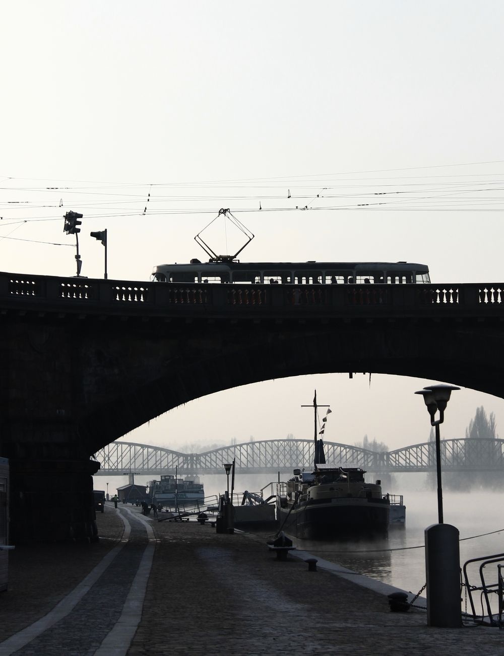 Morning Tram (On the photo:  (Urban photography) tramvaj, most, ráno, řeka, loď, zima)
