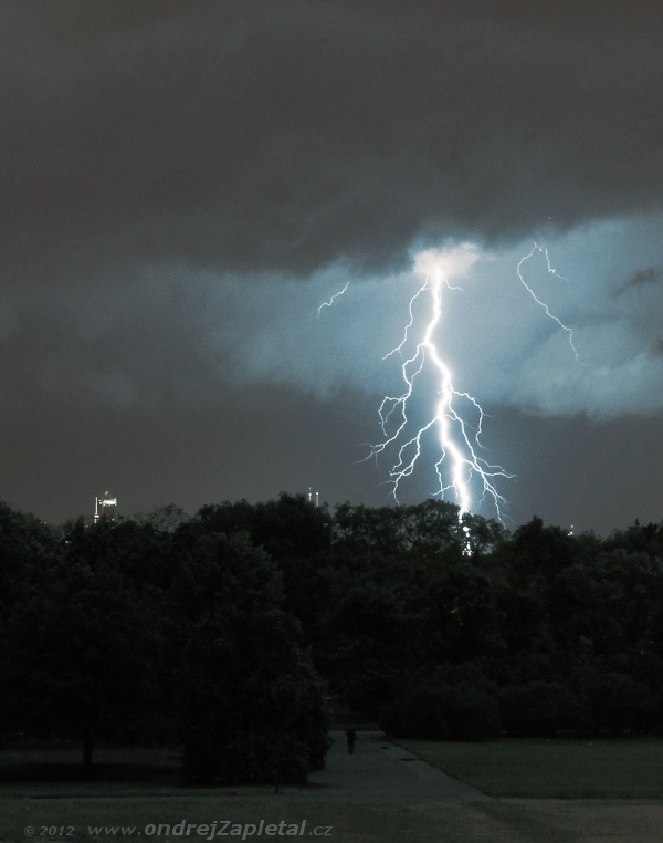 A Lightning (On the photo:  (Night photography) elektřina, mraky, noc, léto, příroda, déšť)