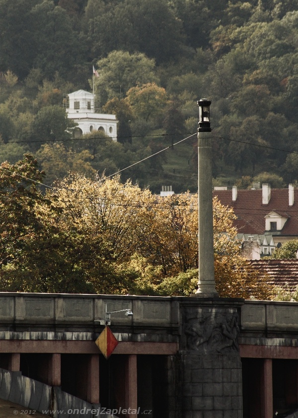 Autumn in Prague (On the photo:  (Urban photography) podzim, stromy, praha, most)