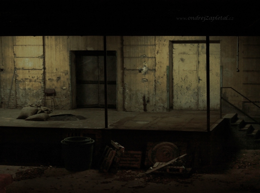 Midnight Smoke (On the photo:  (Urban photography) beton, noc, praha, elektřina, industrial)