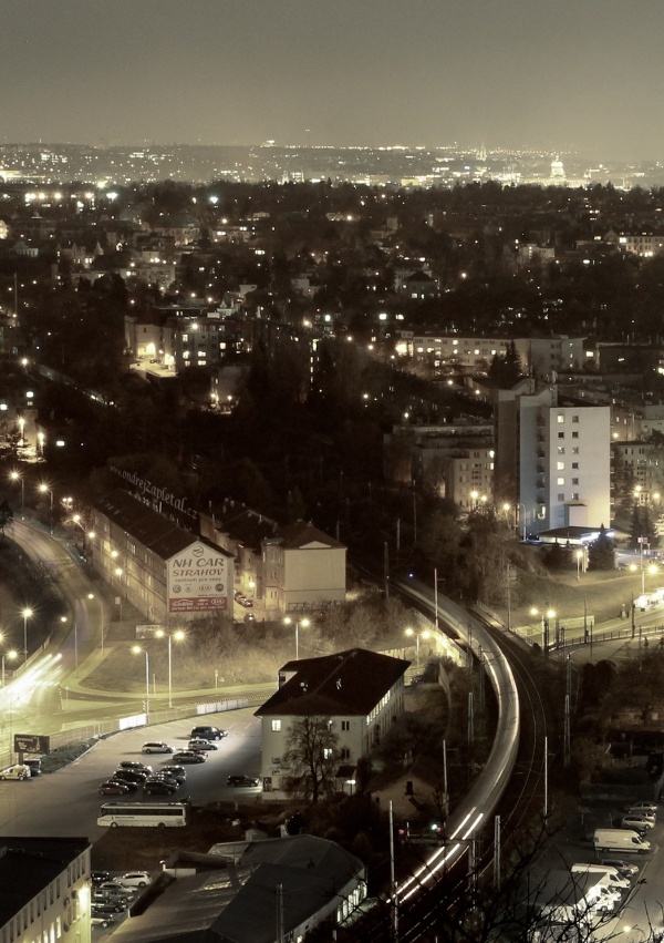 City Worm (On the photo:  (Urban photography) noc, praha, vlak, cesta, elektřina, most)