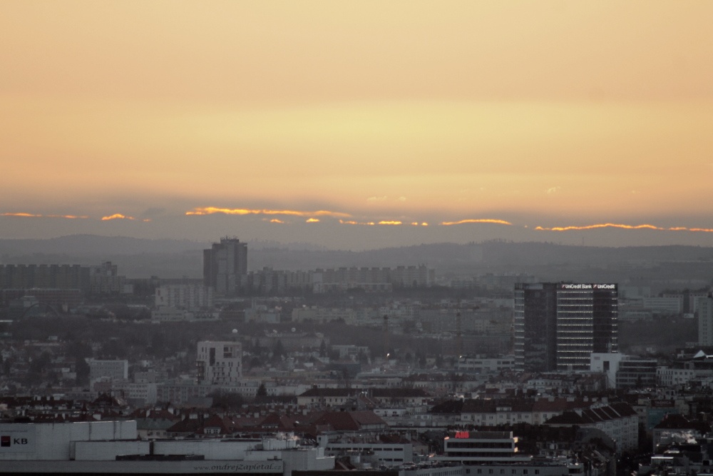 Line between Night and Day (On the photo:  (Urban photography) praha, ráno)