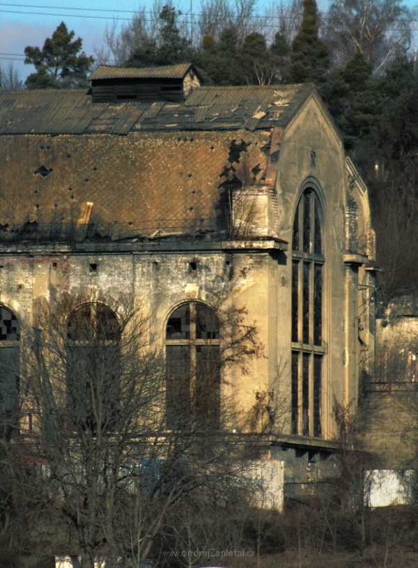 Not a Church (On the photo:  (Urbex photography) industrial, ruiny, stromy)