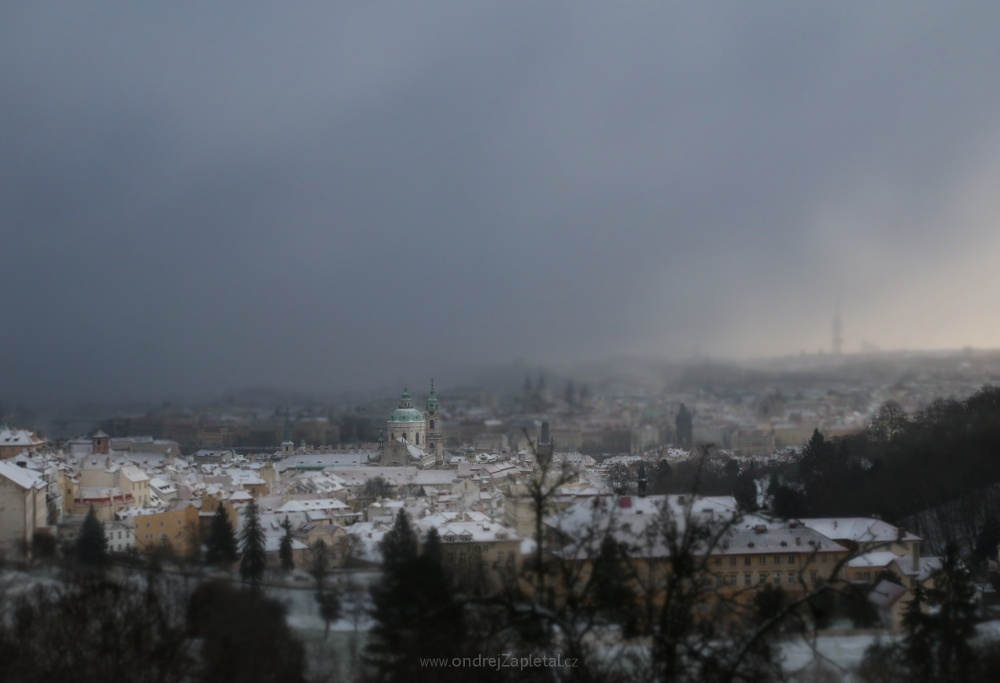 Incoming Storm (On the photo:  (Urban photography) praha, mraky, sníh, zima)