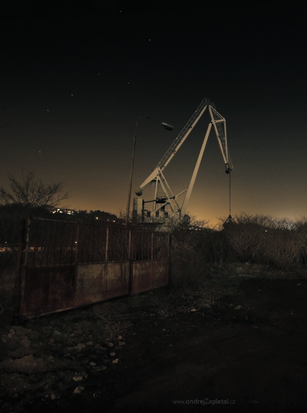 Nocturnal Crane (On the photo:  (Urban photography) industrial, noc, zima, praha)
