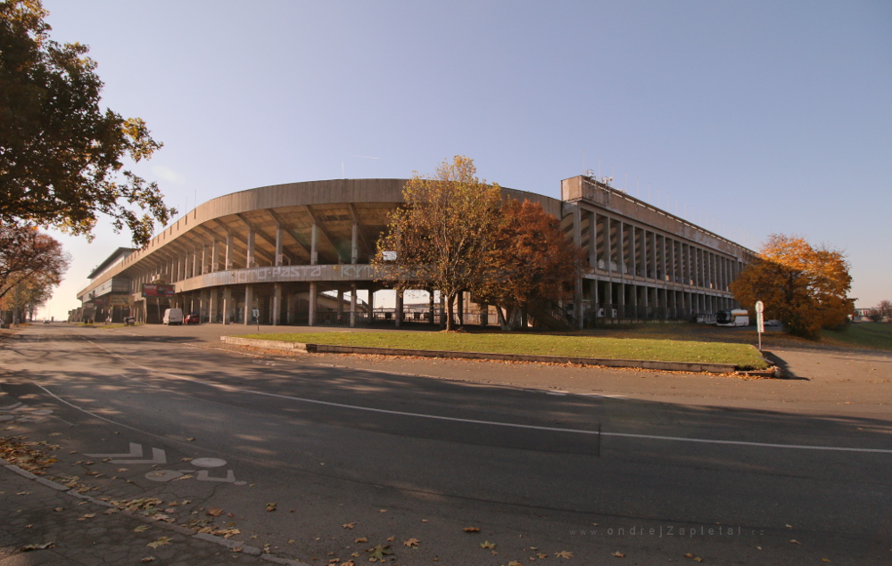 Spartakiad Stadium (On the photo:  (Urbex photography) podzim, stromy, ruiny, beton)