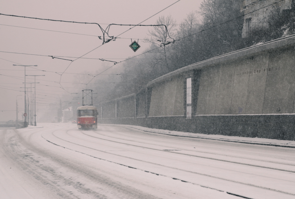 Last tram (On the photo:  (Urban photography) tramvaj, sníh, zima, praha)