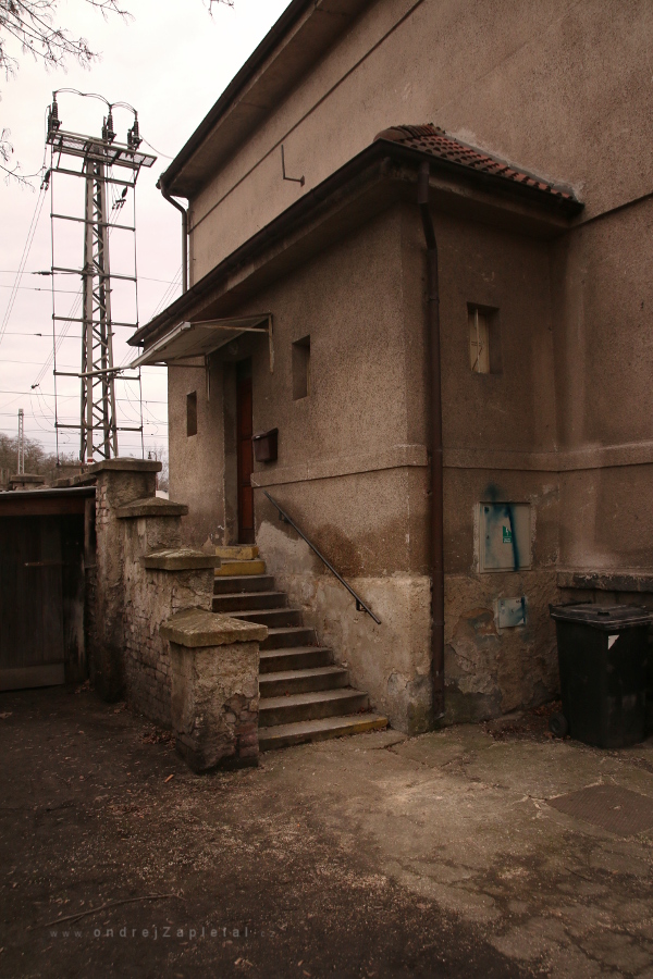 Stairs to Trains (On the photo:  elektřina, cesta)