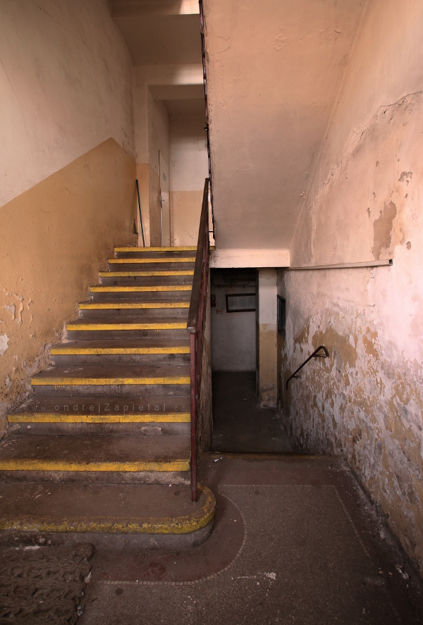 To the First Floor (On the photo:  (Urbex photography) interiér, ruiny)