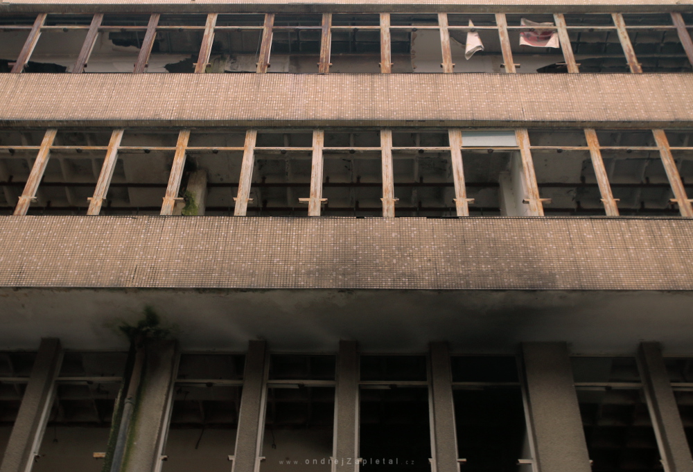 Upper Floors (On the photo:  (Urban photography) industrial, praha, rozbité sklo)
