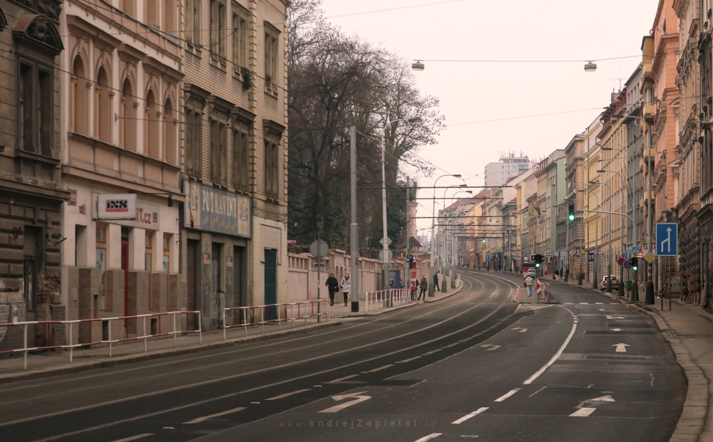 Along Plzeňská Street (On the photo:  (Street photography) ulice, cesta, elektřina, lidé)