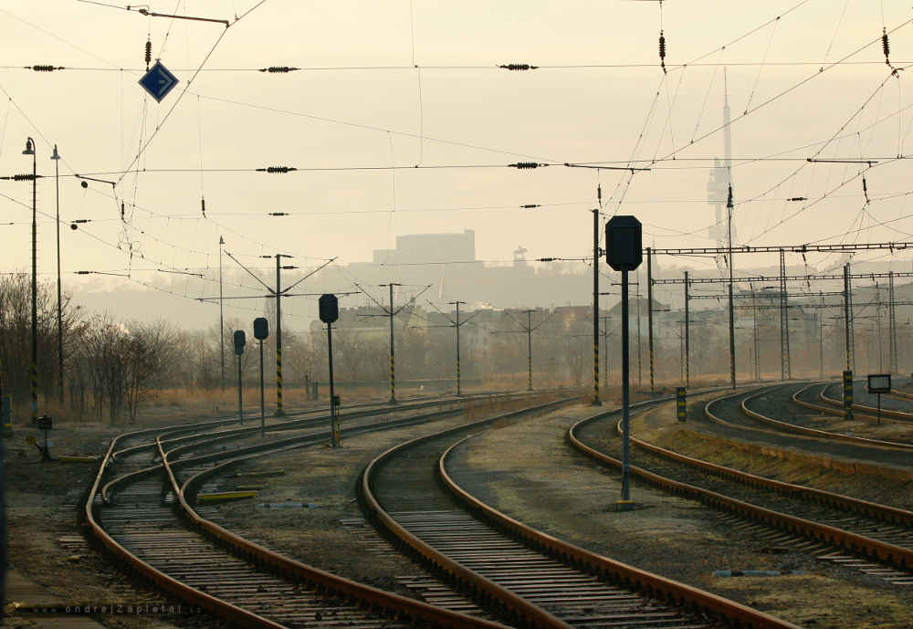 Marshalling Yard (On the photo:  (Urban photography) vlak, elektřina, praha, věž, zima, socha)