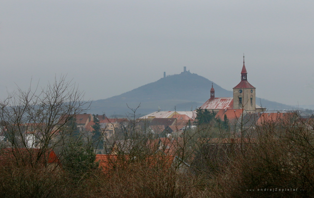 Two Two Towers (On the photo:  věž, kostel, hrad, zima, venkov)