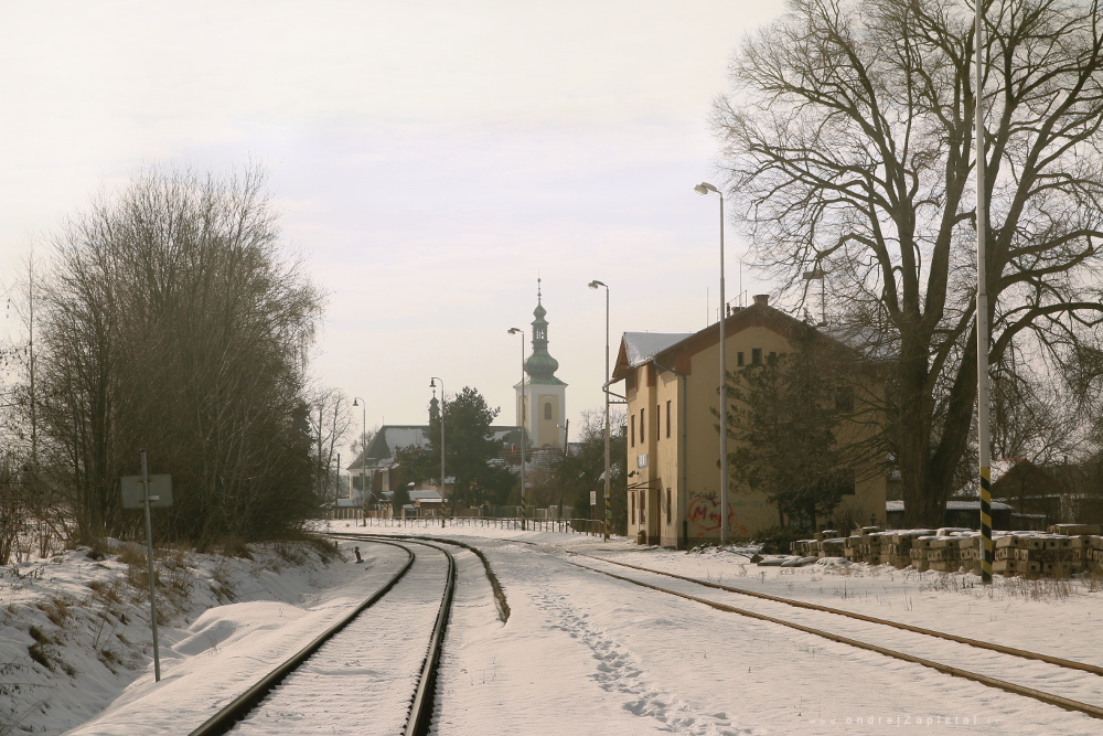 From Railstation to Church (On the photo:  (Rural photography) vlak, zima, kostel, sníh, stromy)