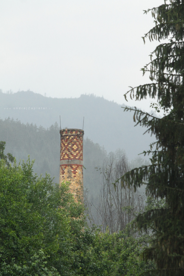 Fotografie Chimney in Rain, na fotce: tower, trees, summer, rural, autor: Ondřej Zapletal