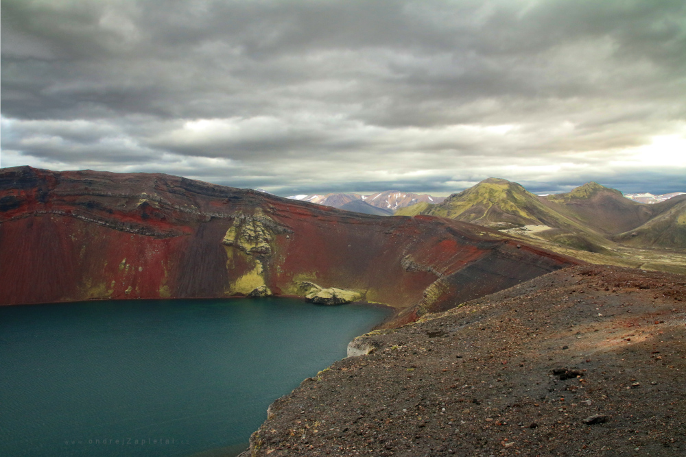 Red Mountain (On the photo:  hory, mraky)