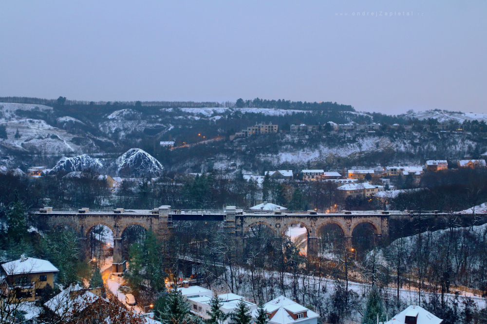 Bridge at Dawn (On the photo:  most, zima, ráno)