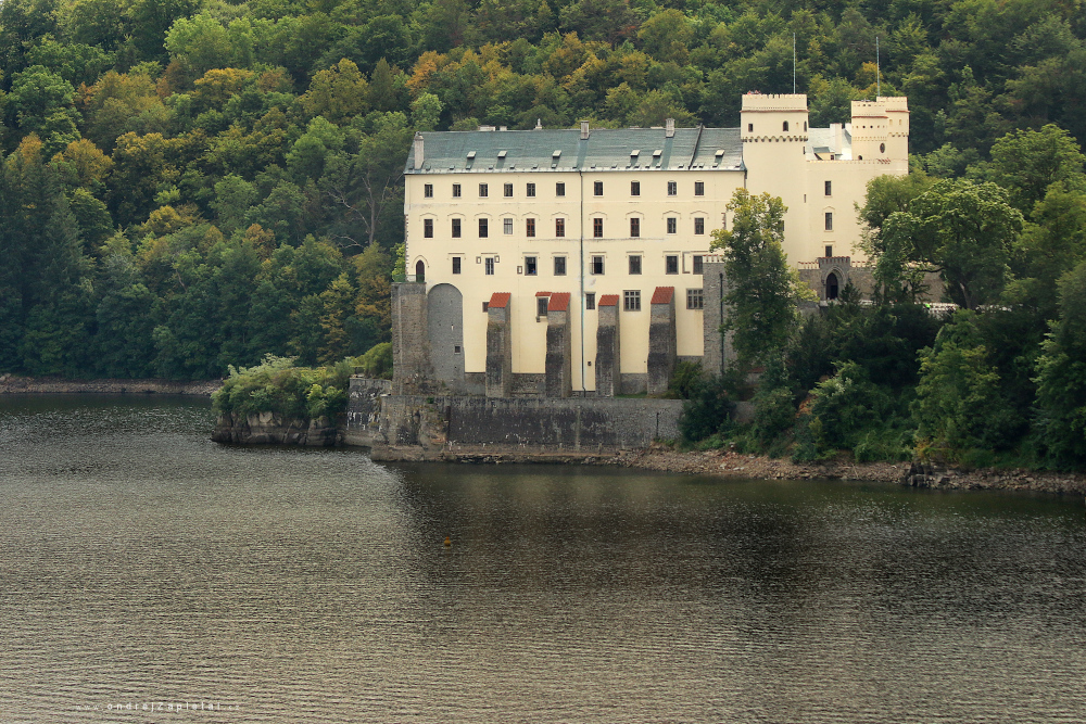 Orlík Chateau (On the photo:  hrad, léto, voda)