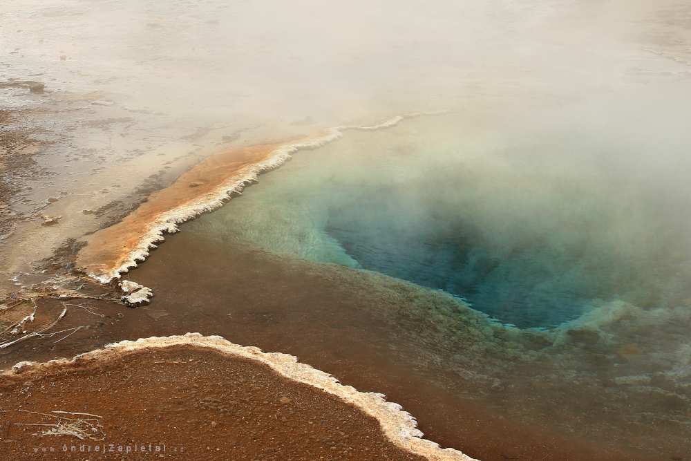 A Hole in Ground (On the photo:  (Nature photography) geologie, voda, příroda)