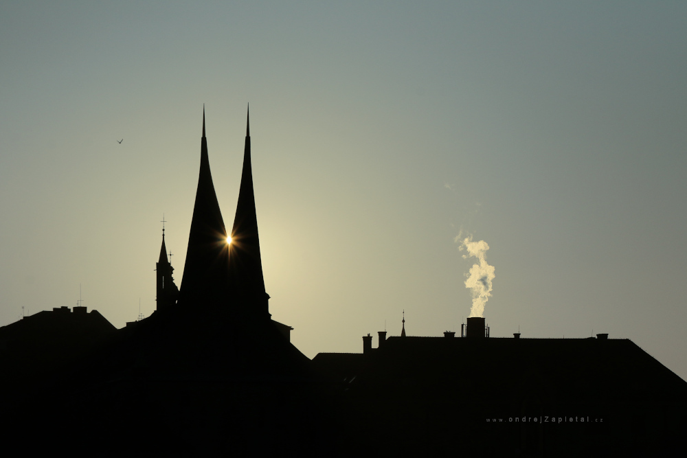 Throughlight (On the photo:  věž, ráno, slunce, kostel)