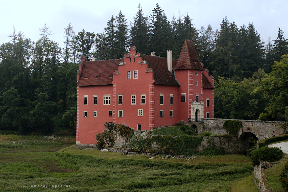 Červená Lhota Chateau (On the photo:  hrad, stromy, most)