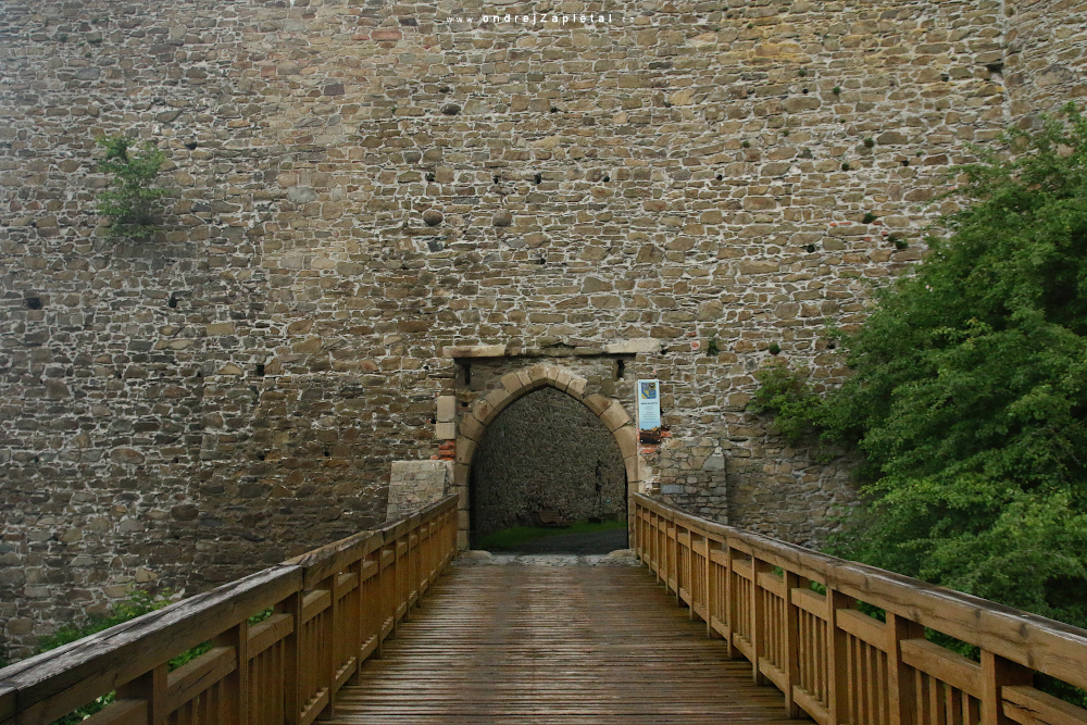 Castle Gate (On the photo:  hrad, cesta)