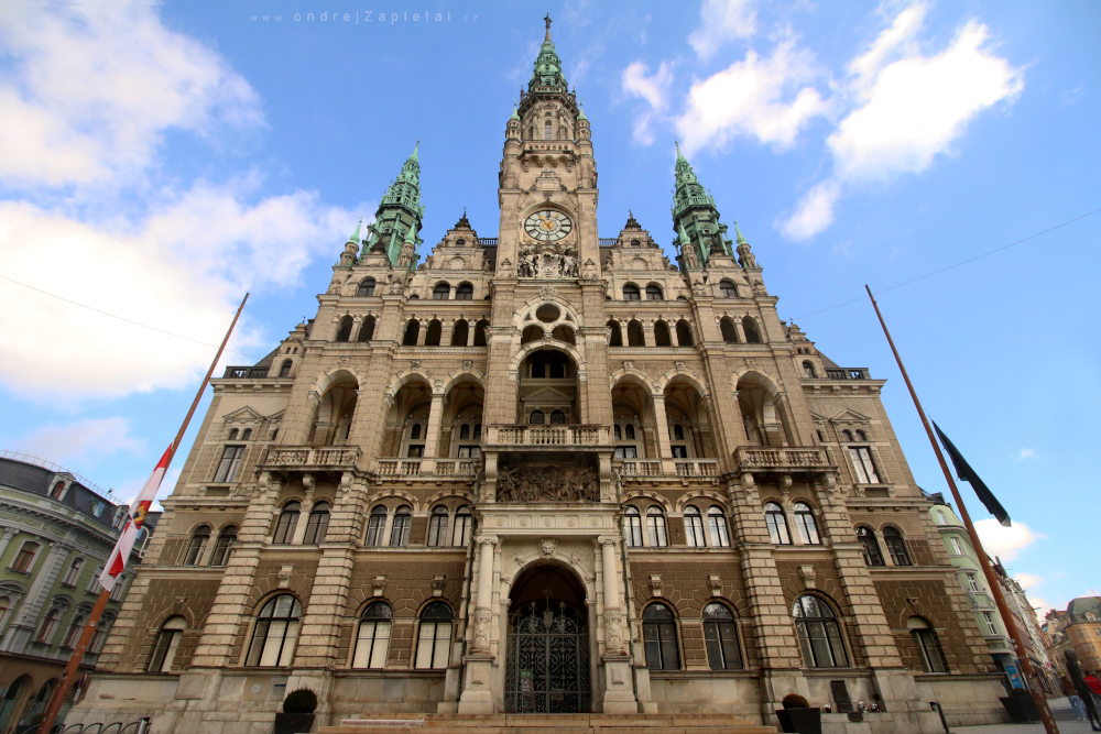 City Hall (On the photo:  (Architecture photography) budova, obloha, město)