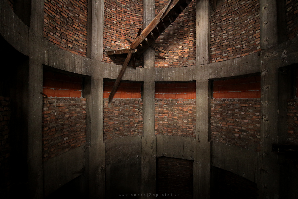 Fotografie Deep, Deep Fall, na fotce: bricks, interier, industrial, autor: Ondřej Zapletal