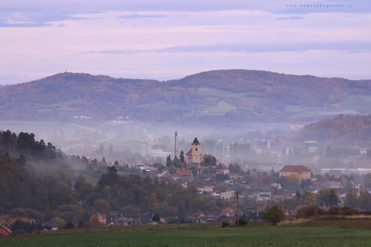 Church on the hill (On the photo:  kostel, mlha, venkov)