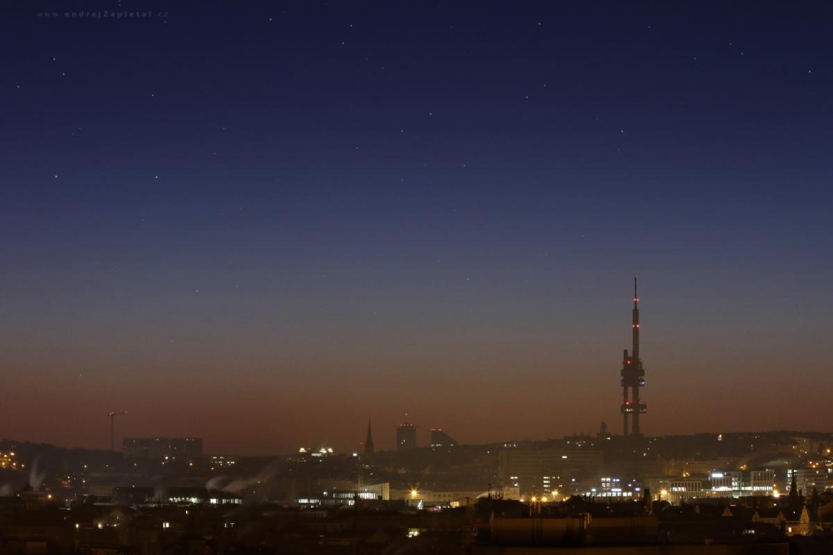 Dusk behind the tower (On the photo:  (Urban photography) věž, ráno, praha, obloha, město)