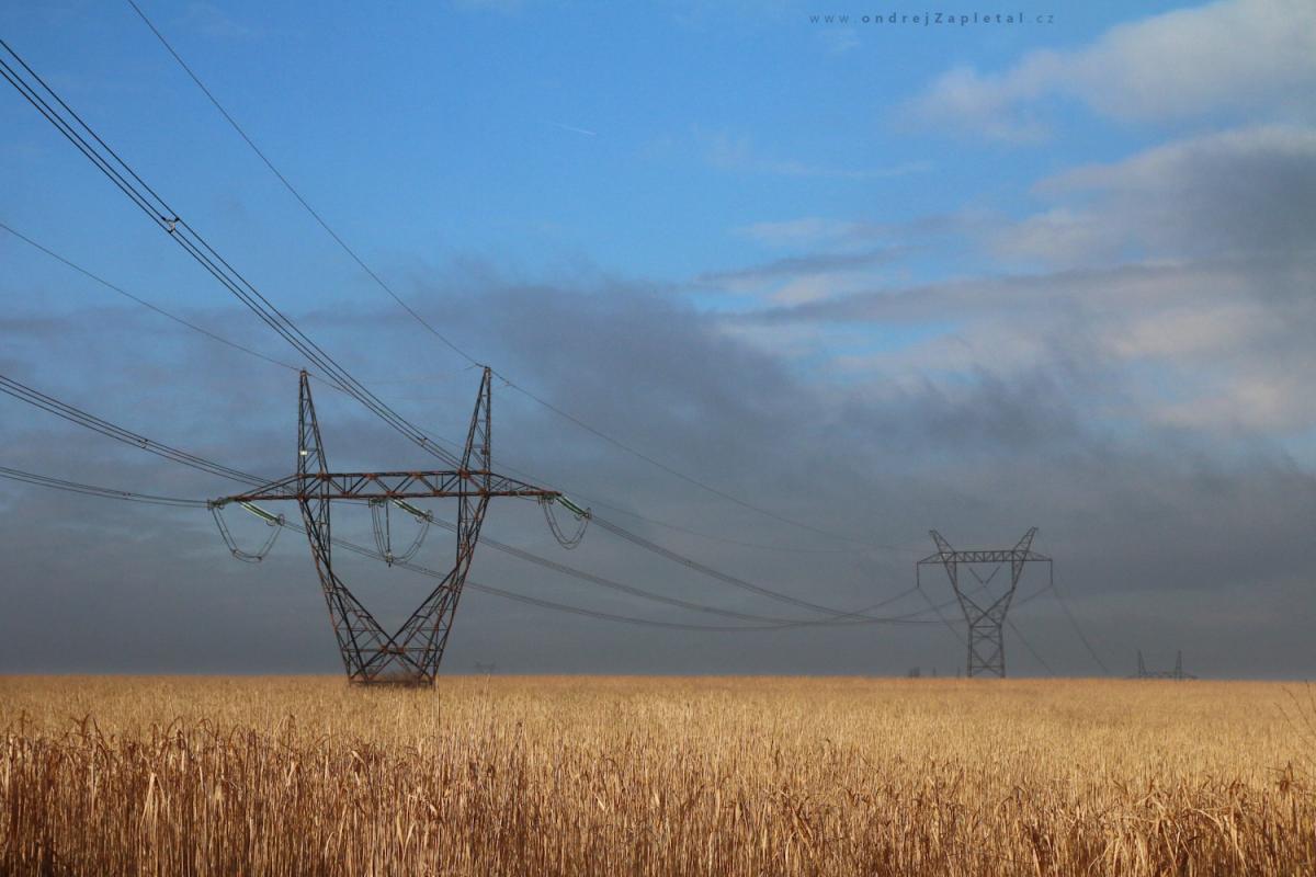  (On the photo:  pole, elektřina, obloha)