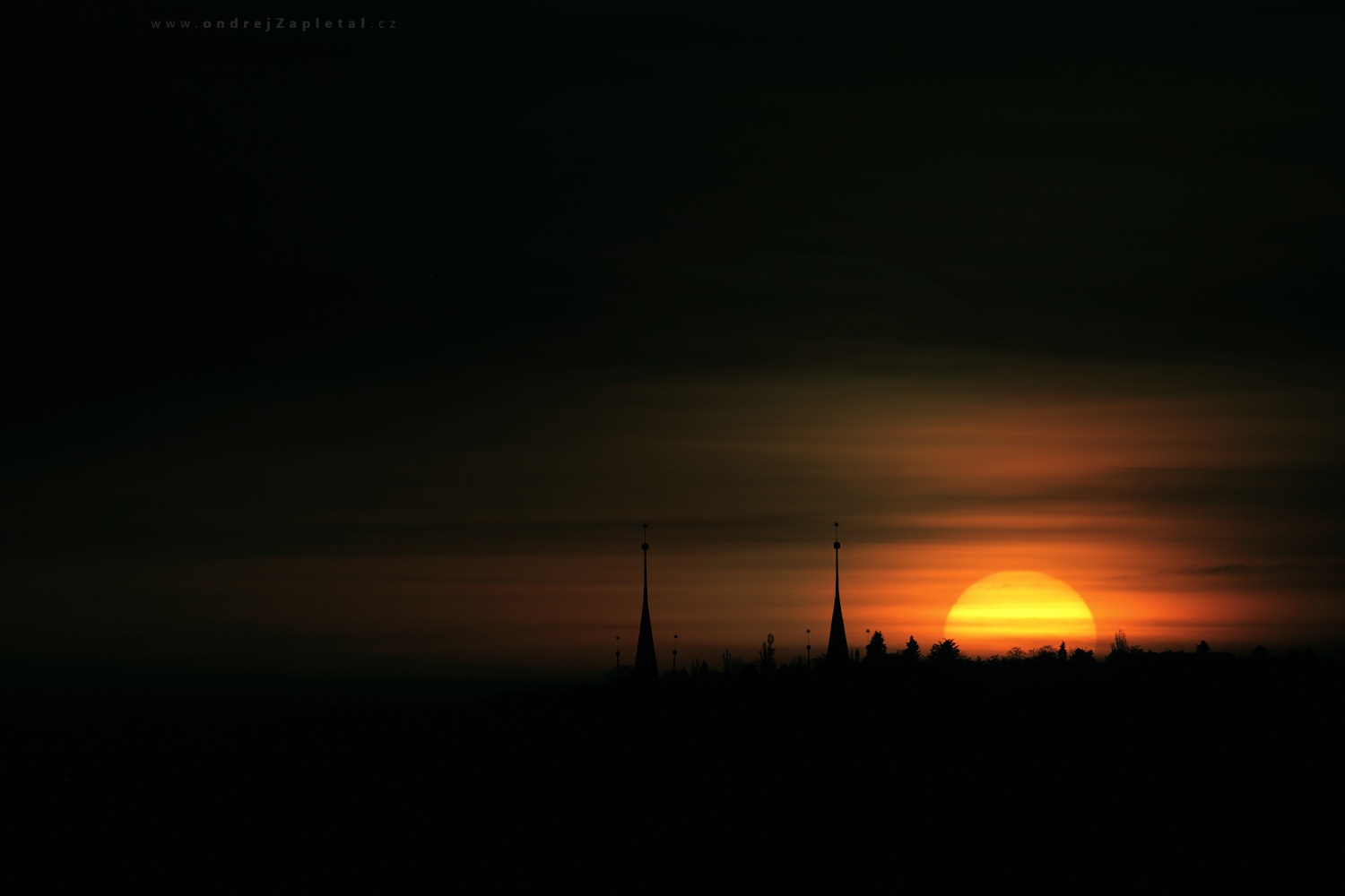Sunrise behind Towers (On the photo:  věž, ráno, slunce, obloha)