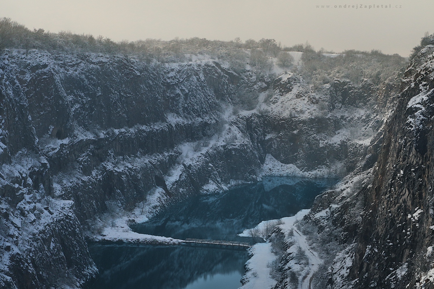 Frozen Mine (On the photo:  zima, skála, voda)