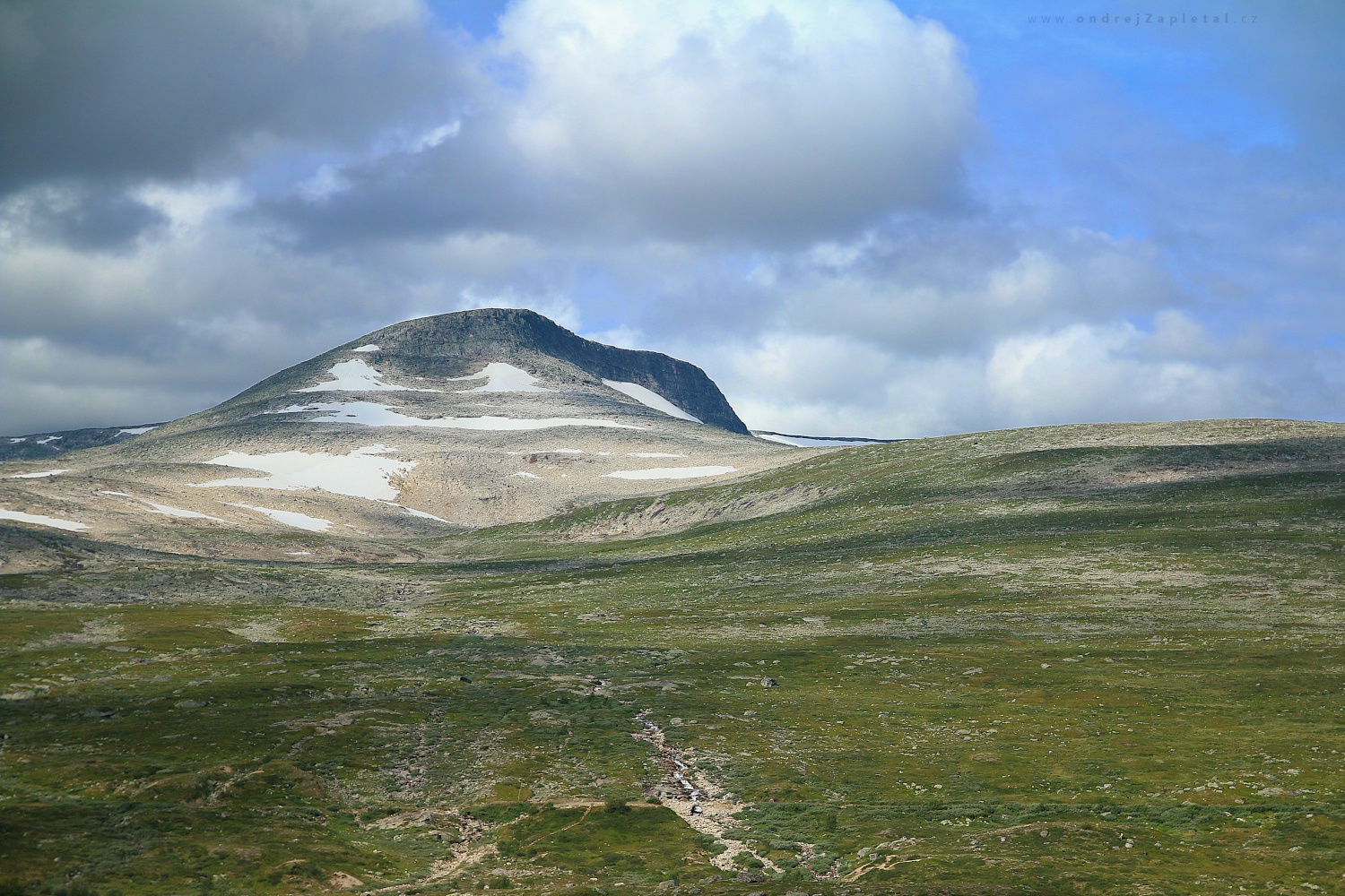 Mountain on a Polar Circle (On the photo:  (Nature photography) hory, obloha, příroda, sníh)