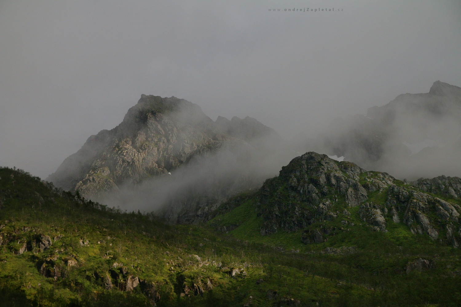 Mountain in Clouds (On the photo:  (Nature photography) hory, mlha, příroda)