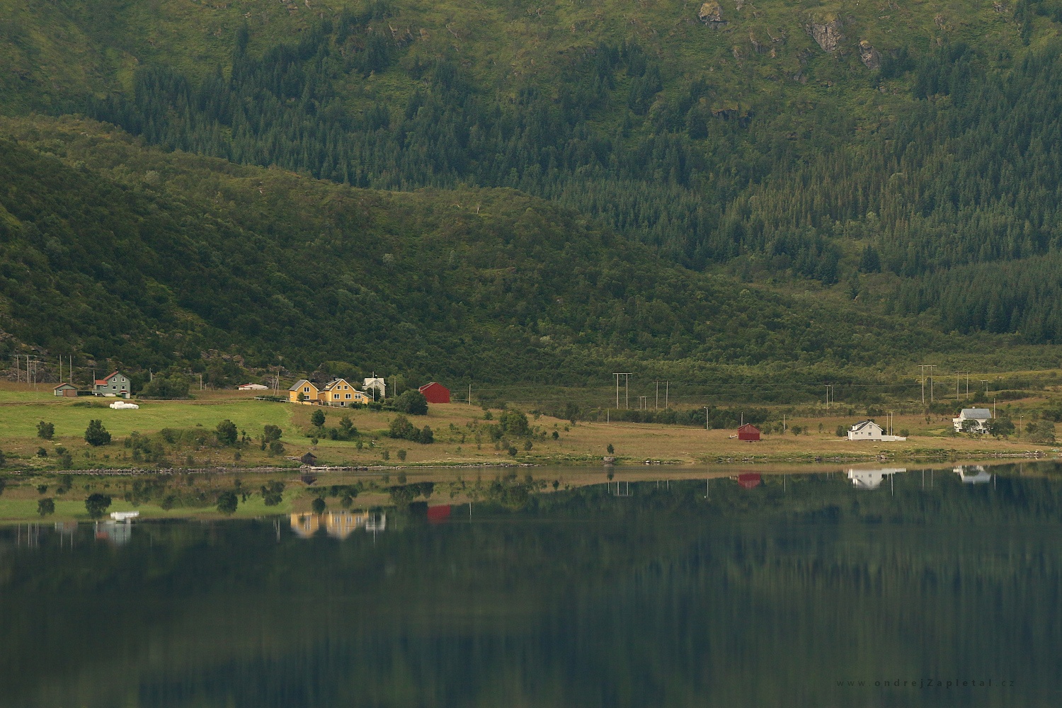 Houses on the Other Side (On the photo:  (Landscape photography) budova, hory, voda, stromy)