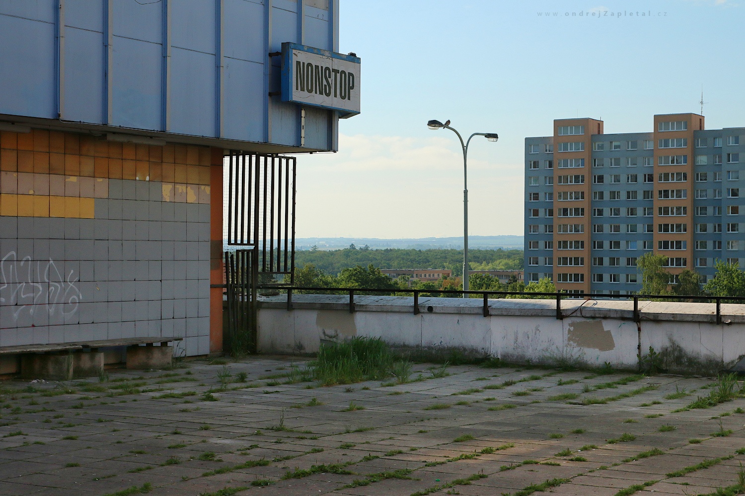 Nonstop (On the photo:  (Urban photography) budova, beton, praha)