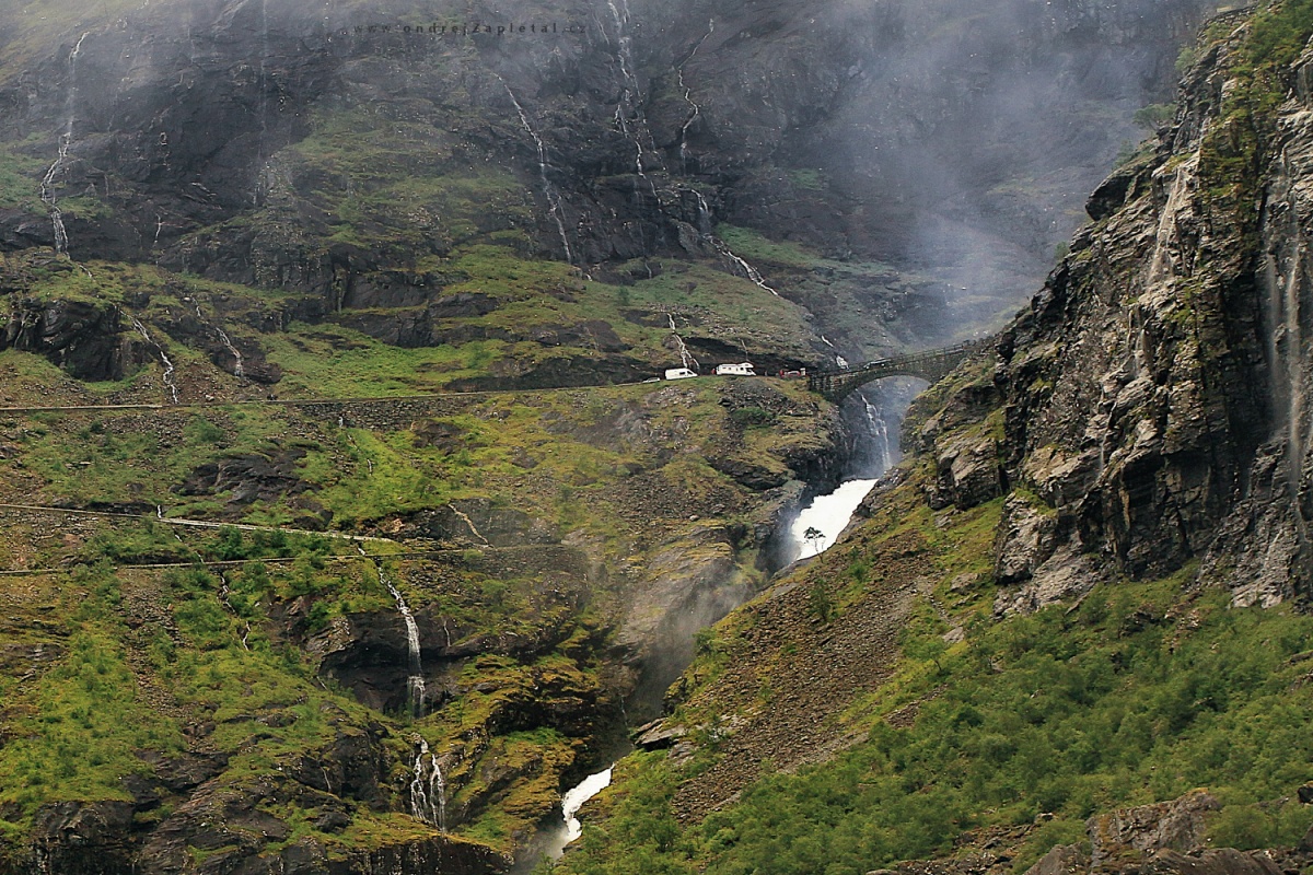 Bridge and Waterfall (On the photo:  (Nature photography) mlha, voda, hory, cesta, skála, příroda)