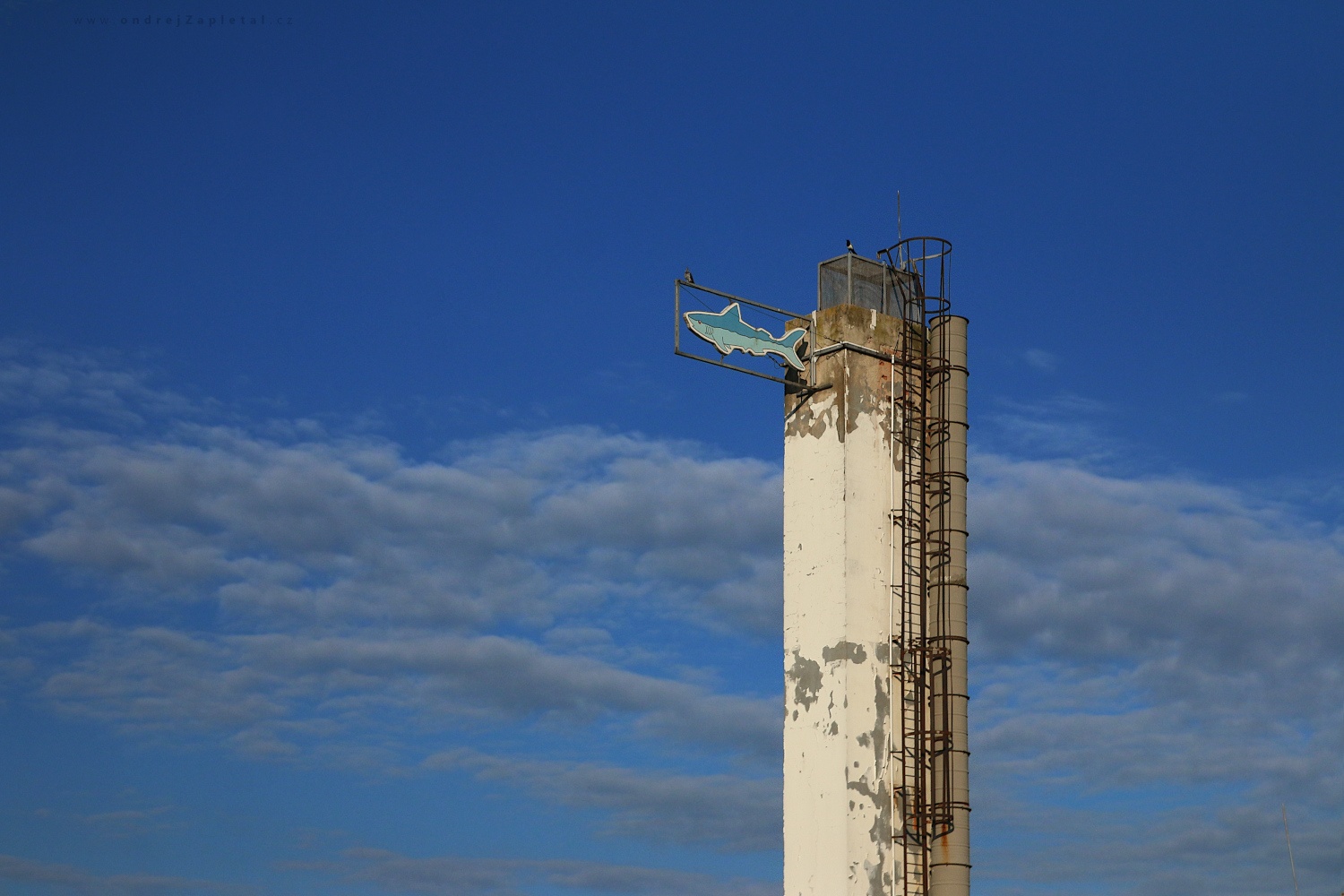 Shark in the Sky (On the photo:  (Urbex photography) obloha, věž, mraky)