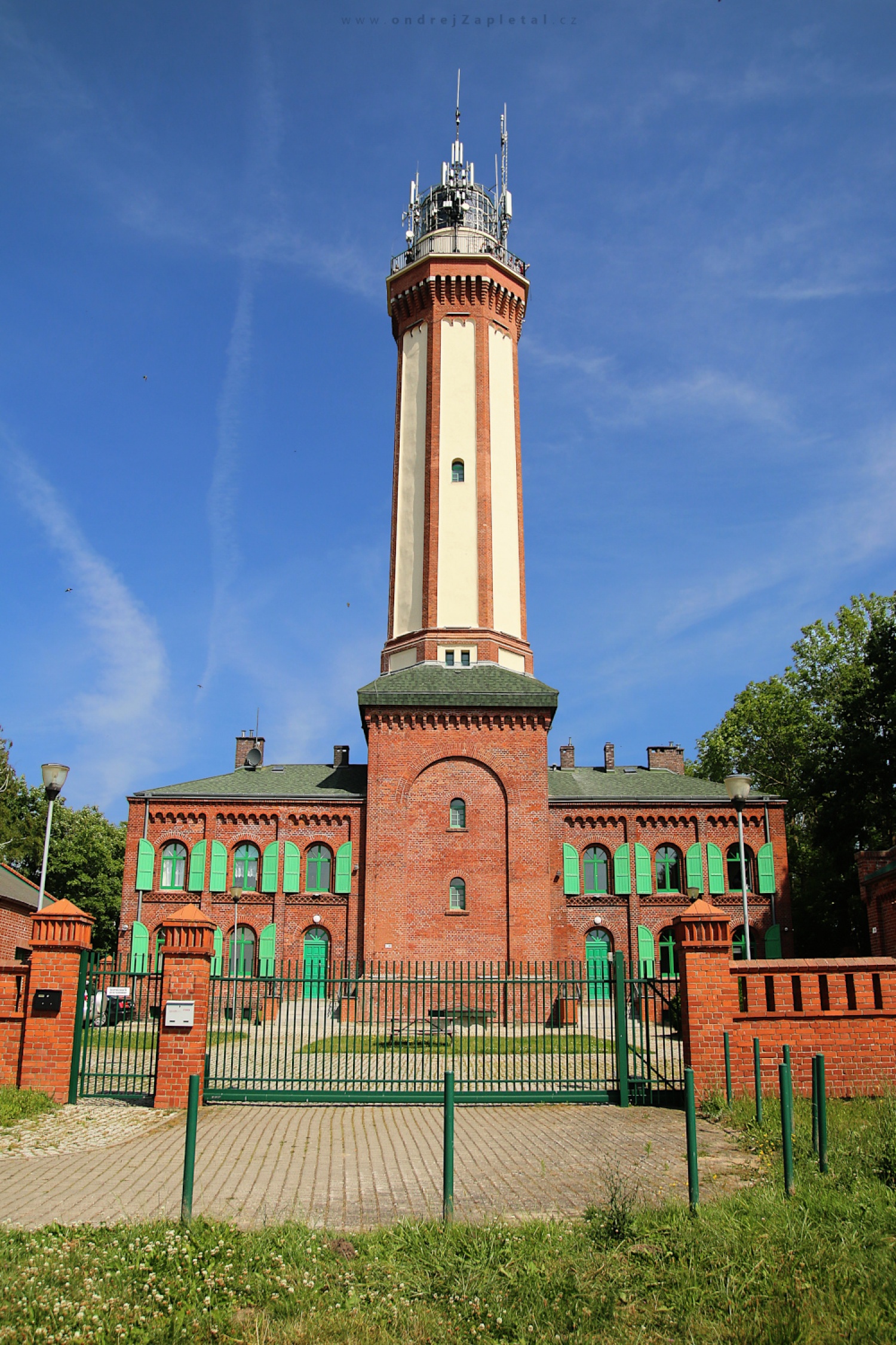 Lighthouse (On the photo:  (Architecture photography) věž, obloha, cihly)