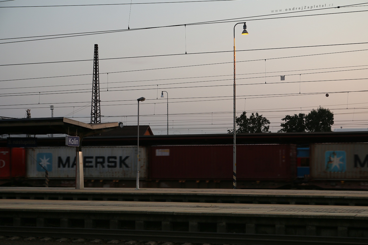 Morning in Kolín (On the photo:  (Industrial Photography) vlak, ráno, elektřina, nápisy)