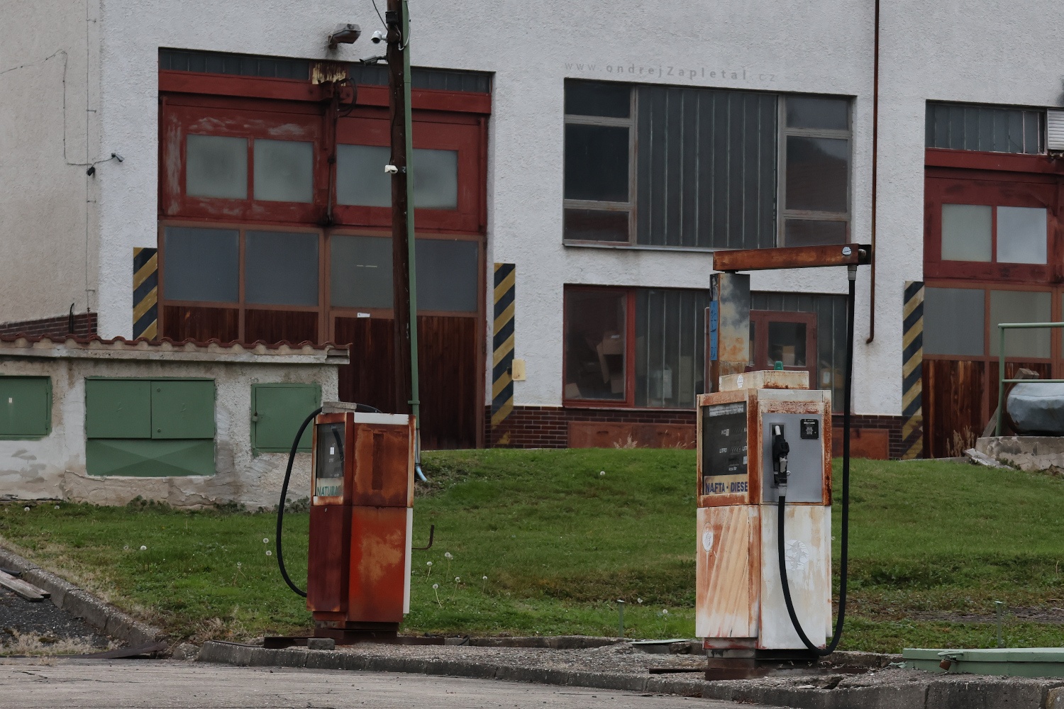 Old Gas Pumps (On the photo:  (Industrial Photography) železo, industrial)