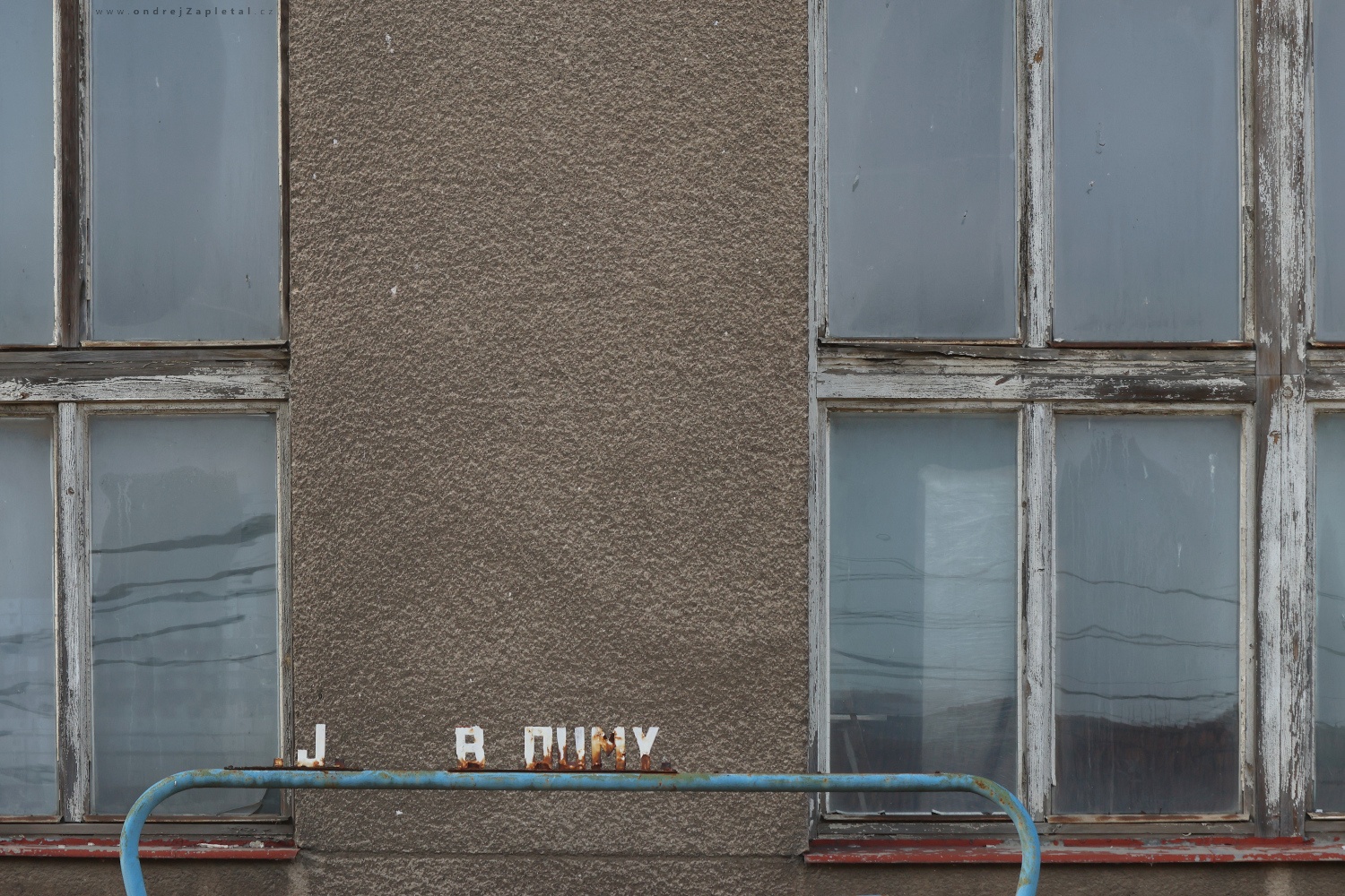 TJ Broumy (On the photo:  (Rural photography) nápisy, venkov, budova)