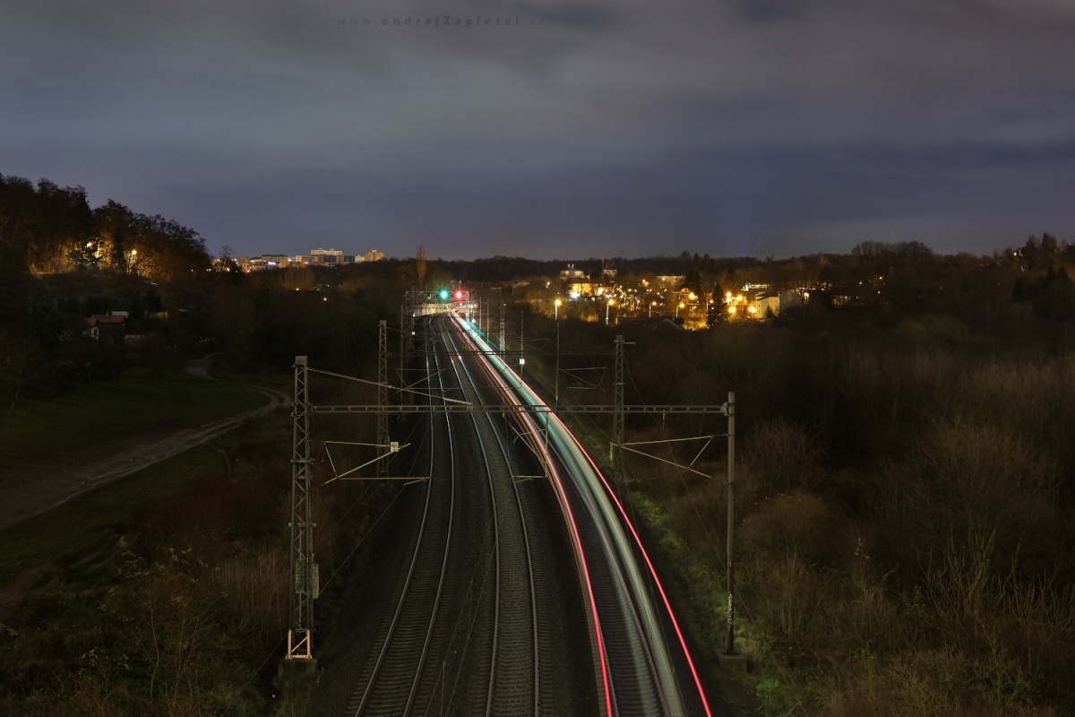 Morning Train to Morava (On the photo:  (Landscape photography) vlak, ráno, praha, cesta)