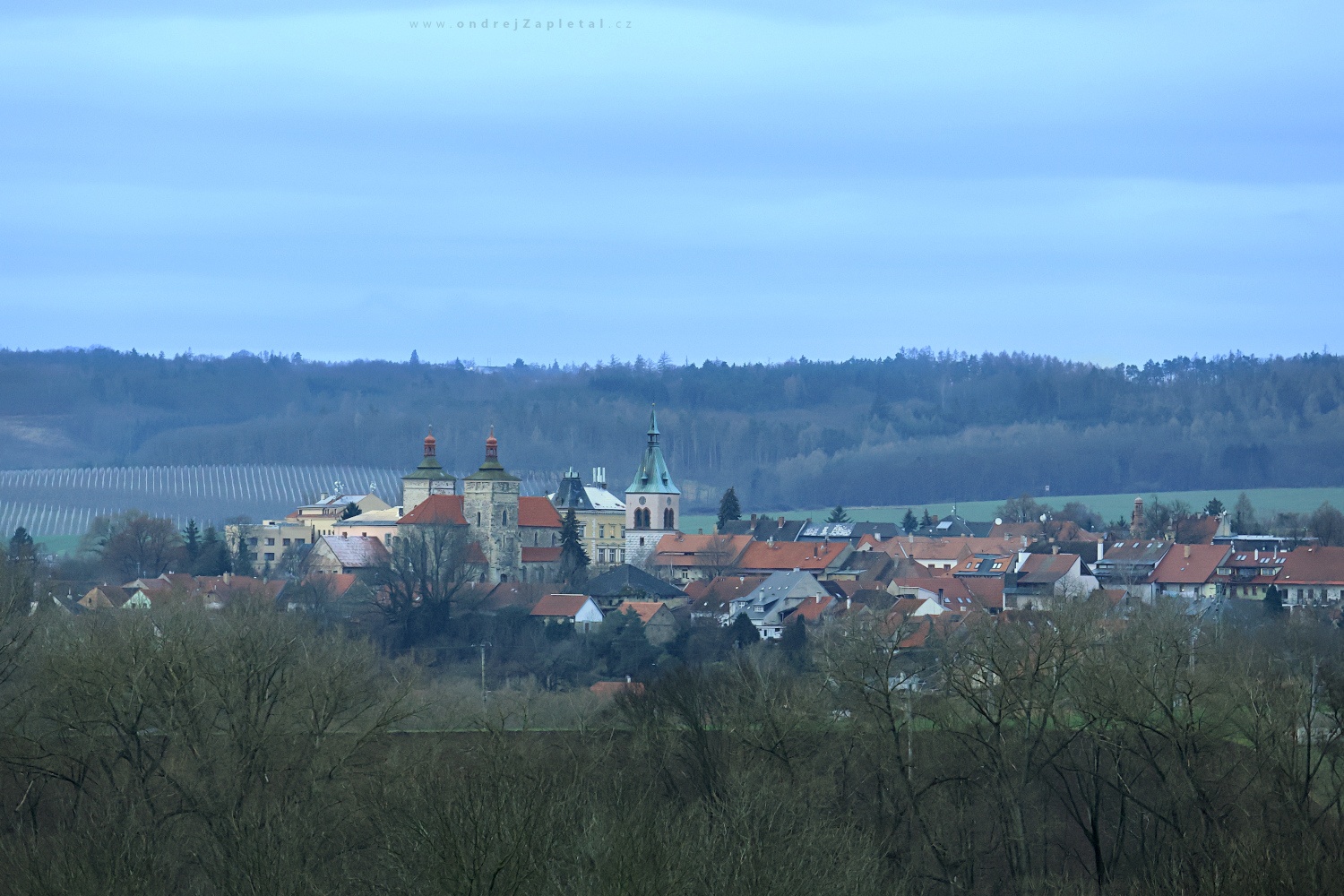 Kouřim (On the photo:  (Rural photography) kostel, venkov, zima)